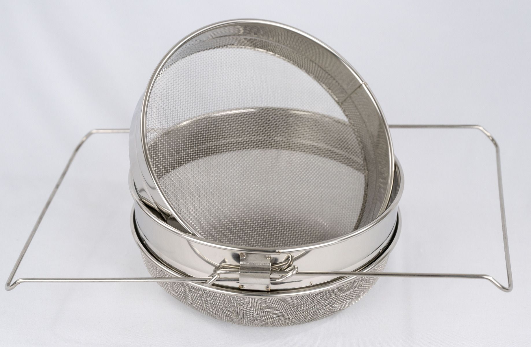 PASSOIRE INOX DOUBLE TAMIS MAILLE FINE DIAMÈTRE 32CM AVEC SUPPORT 3159 :  SHOP APICULTURE: Tout le matériel pour l'apiculture, l'apiculteur et les  abeilles.