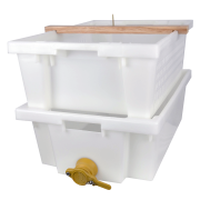 Bac à désoperculer double en plastique, Modèle bas, avec robinet et barre transversale